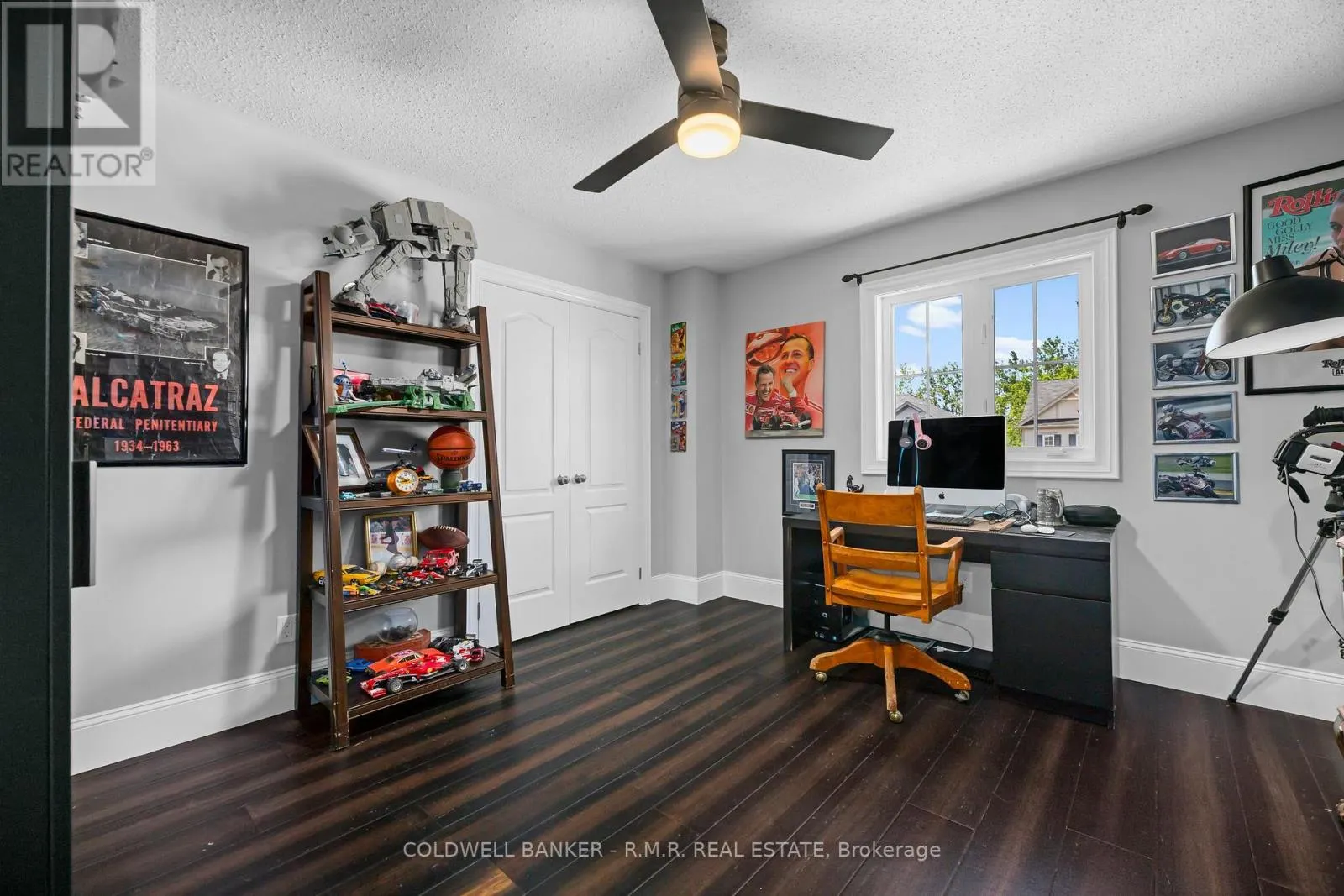 3 DON HADDEN CRESCENT