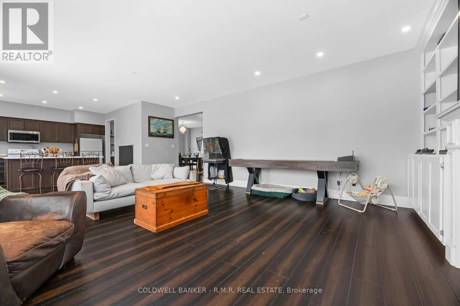 3 DON HADDEN CRESCENT