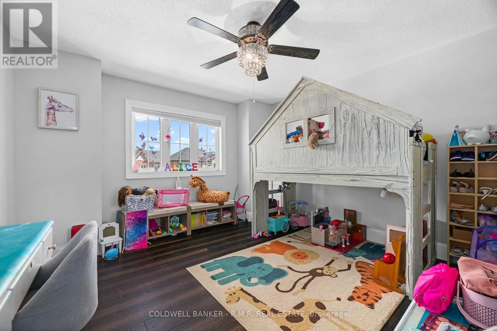3 DON HADDEN CRESCENT