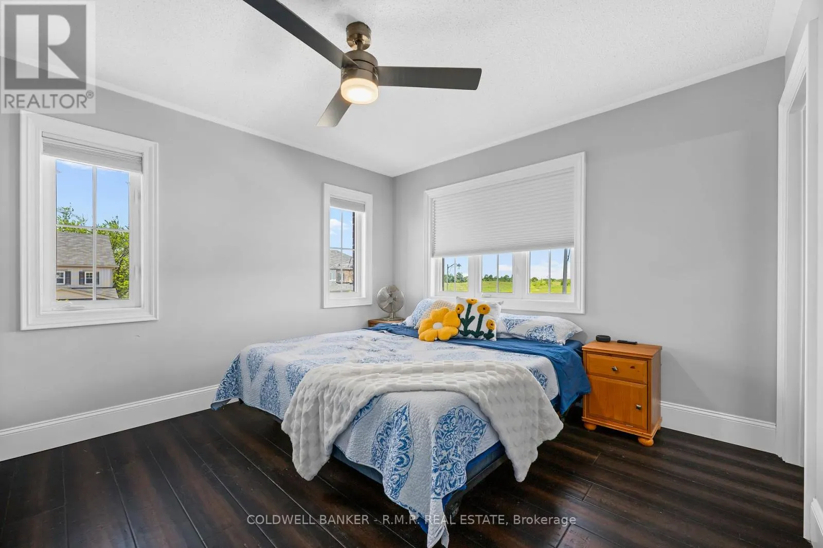 3 DON HADDEN CRESCENT