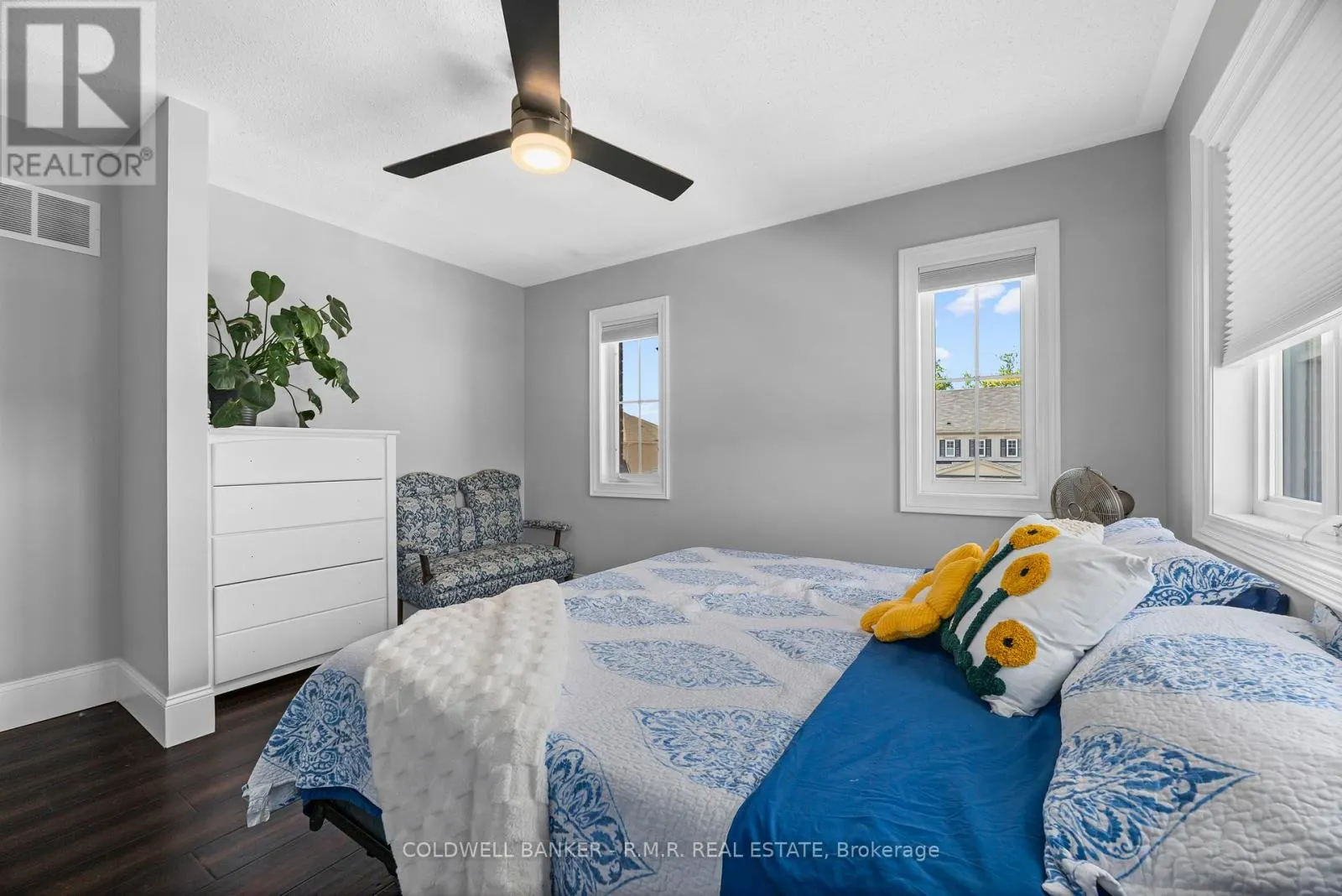 3 DON HADDEN CRESCENT