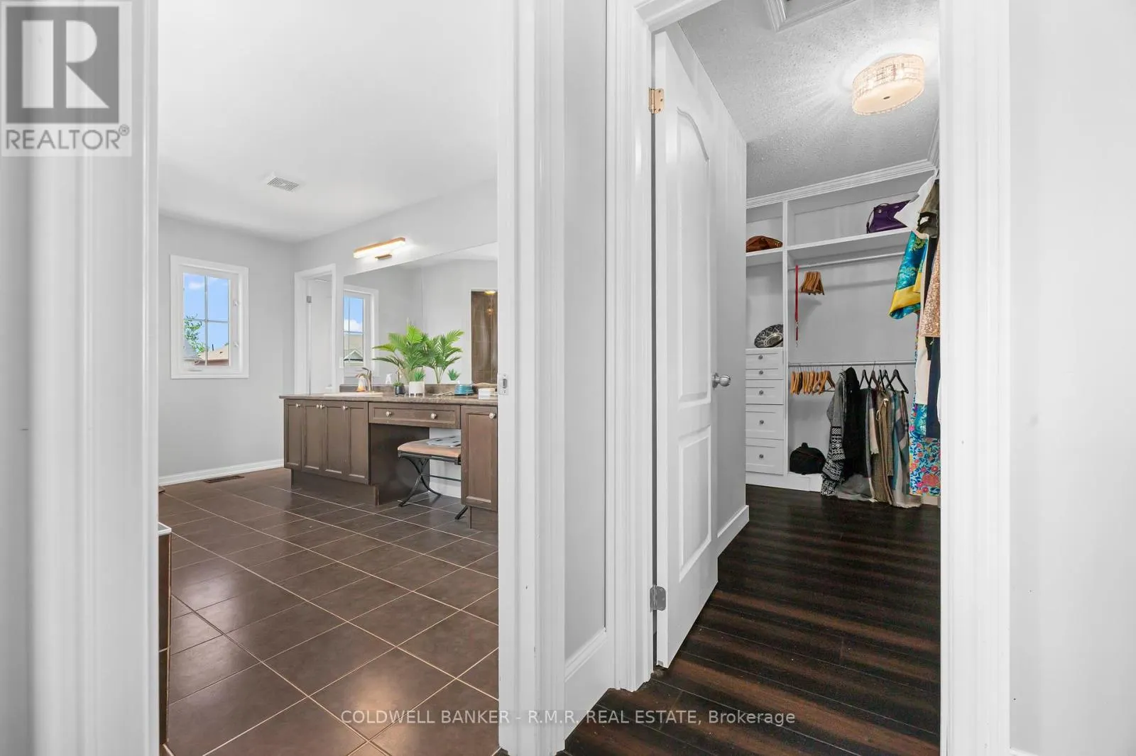 3 DON HADDEN CRESCENT