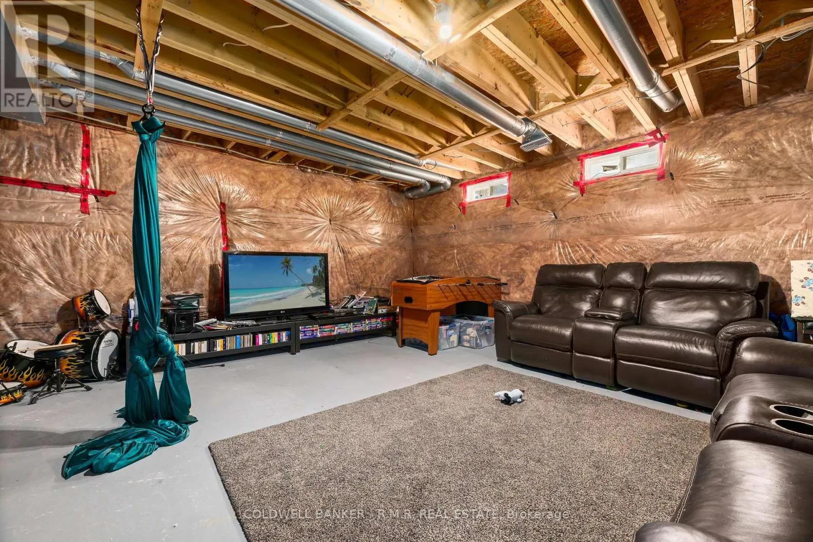 3 DON HADDEN CRESCENT