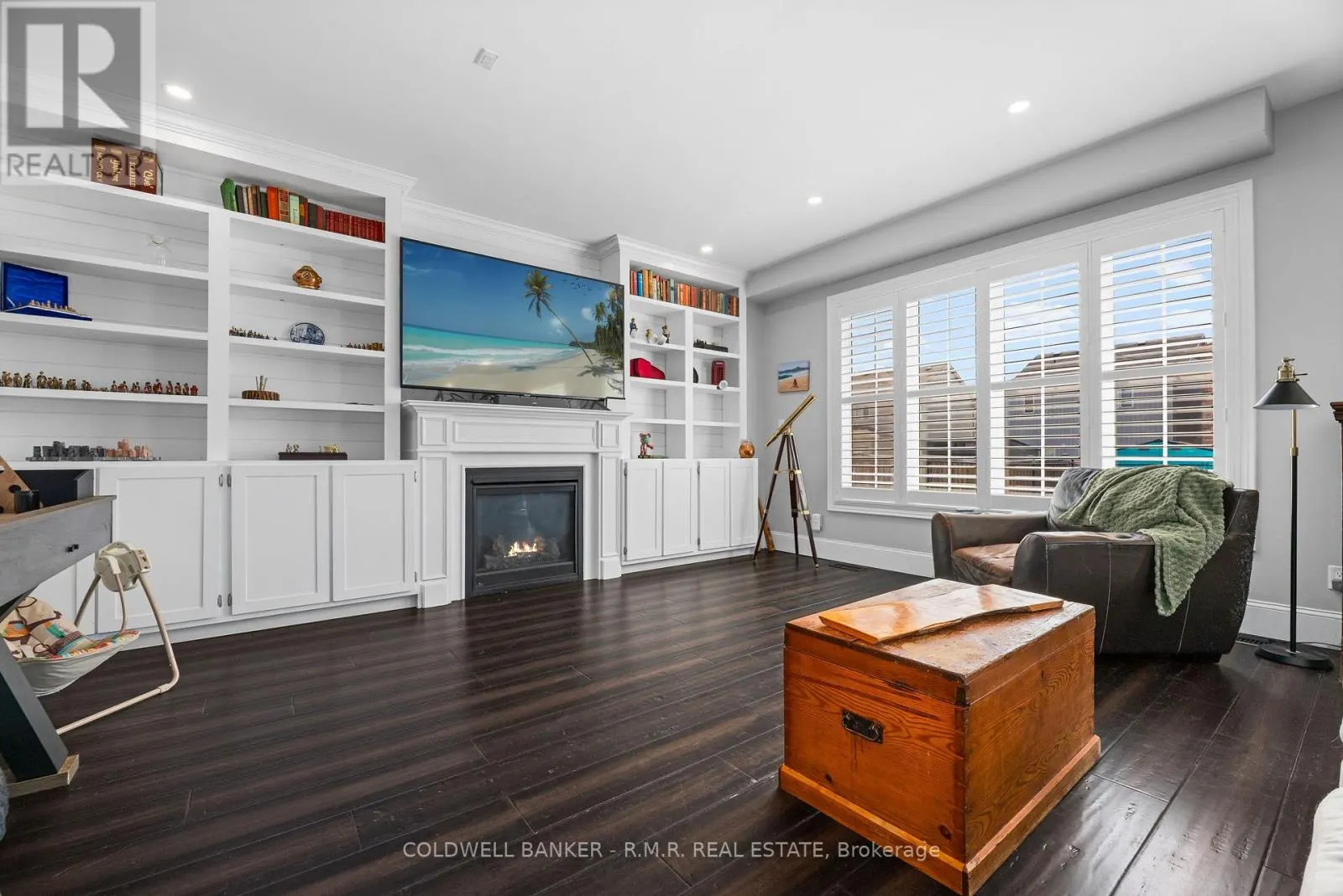 3 DON HADDEN CRESCENT