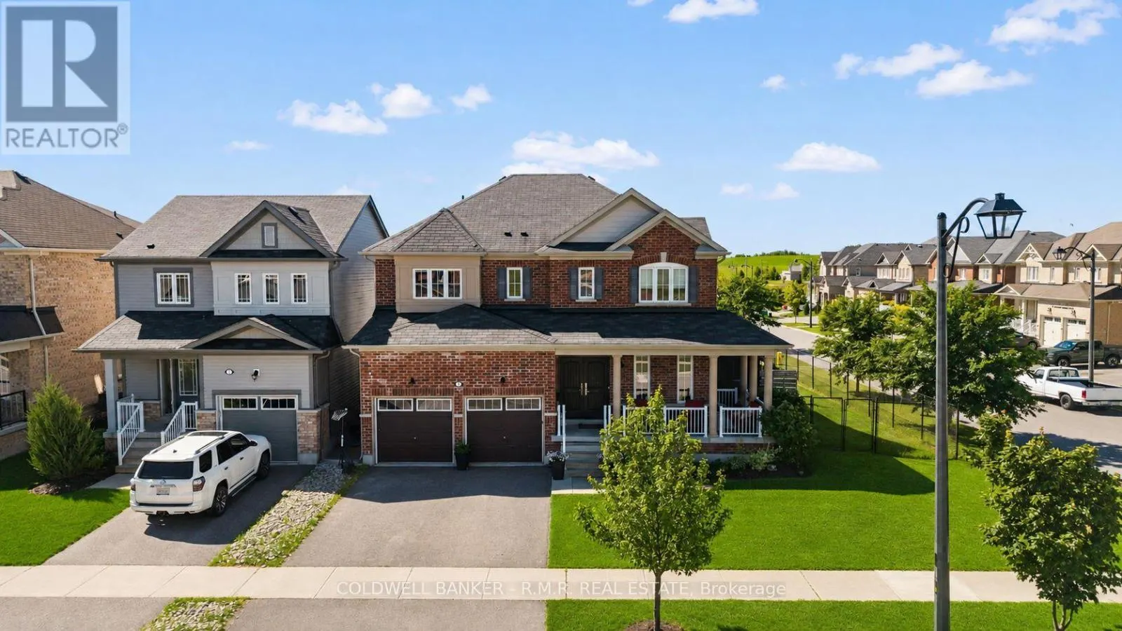 3 DON HADDEN CRESCENT