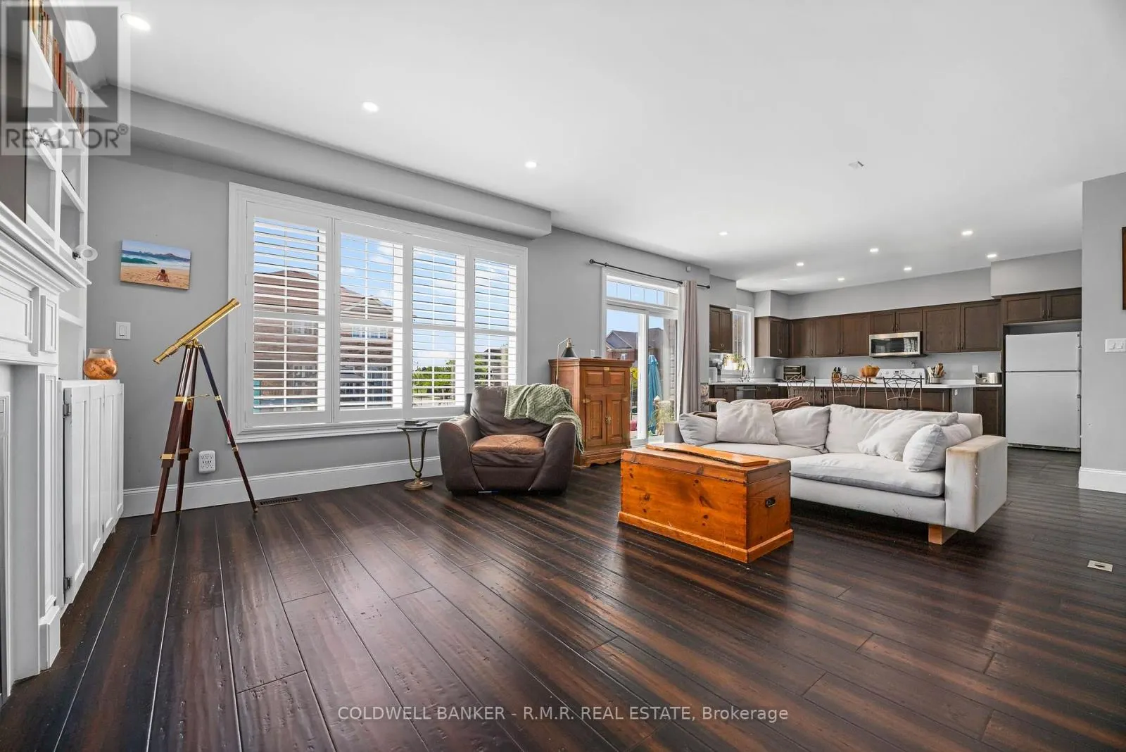 3 DON HADDEN CRESCENT