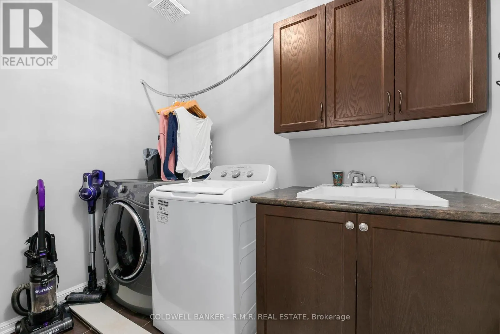 3 DON HADDEN CRESCENT