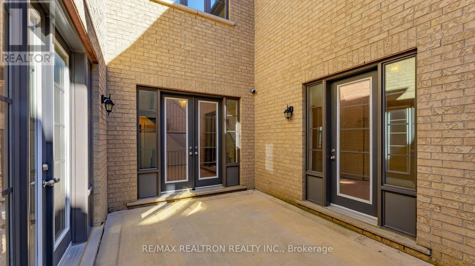 52 ROLLING GREEN COURT
