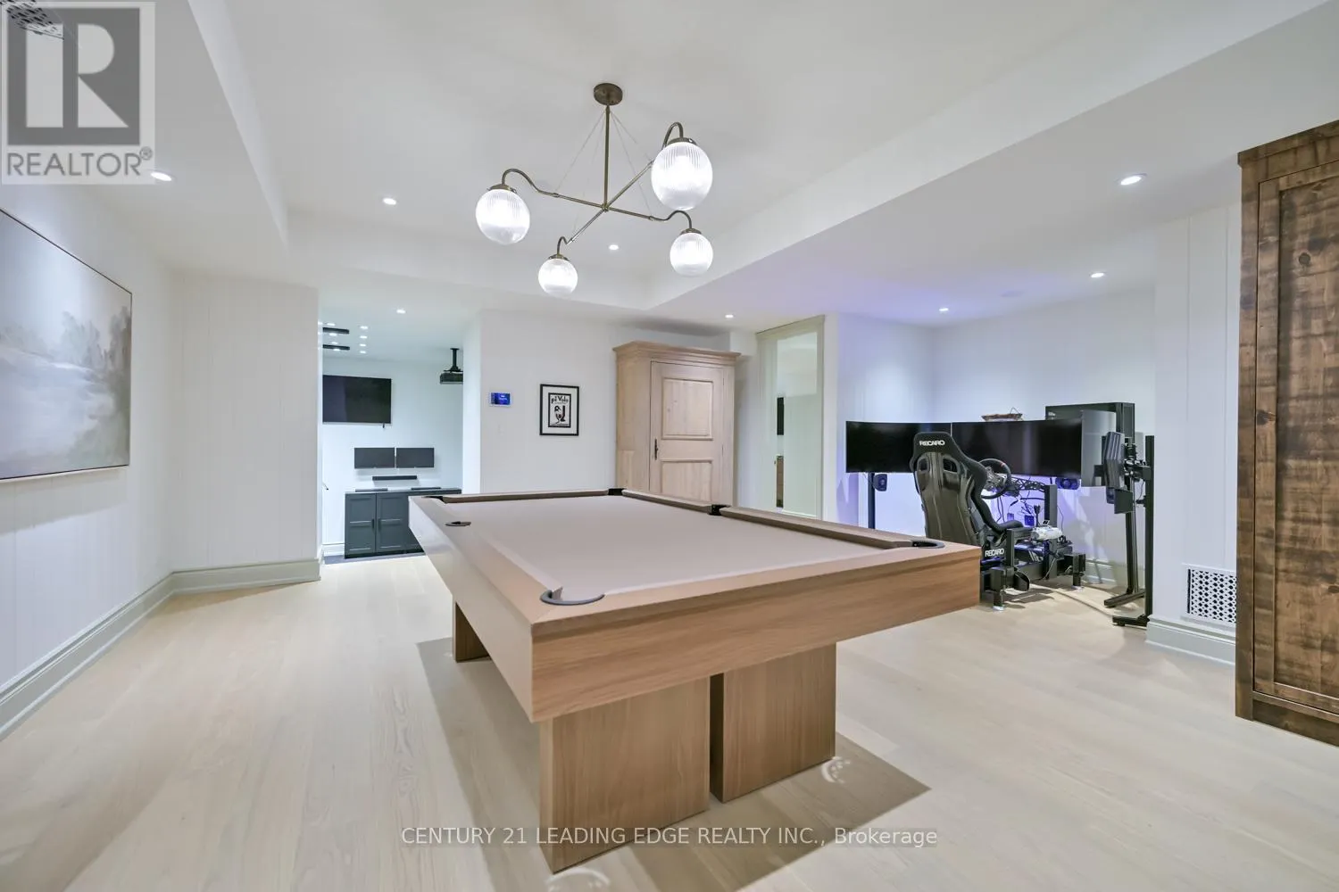43 NEWTON REED CRESCENT