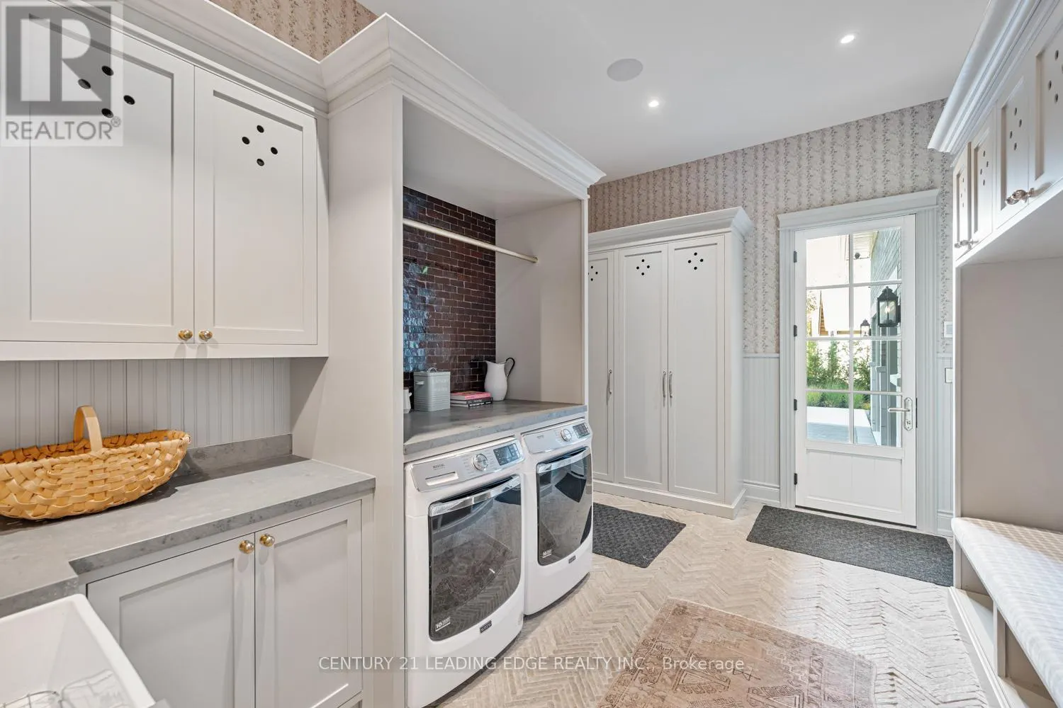 43 NEWTON REED CRESCENT
