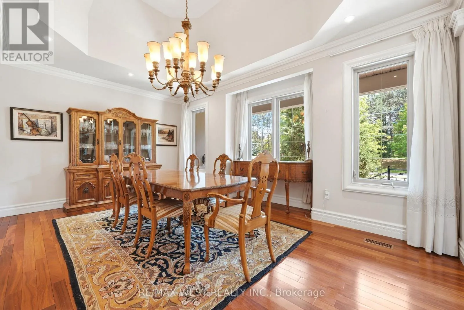 2 KINGSWOOD DRIVE