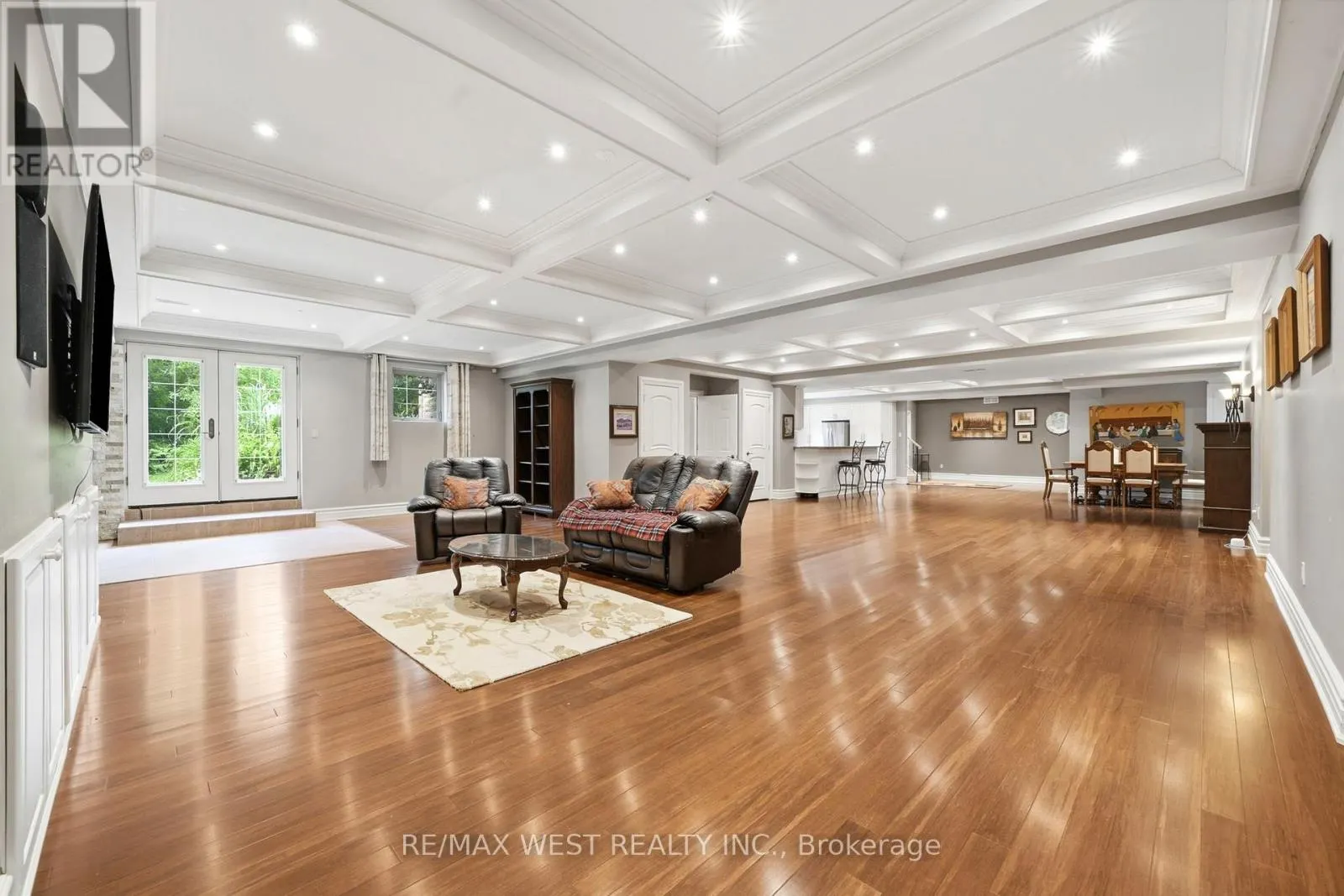 2 KINGSWOOD DRIVE