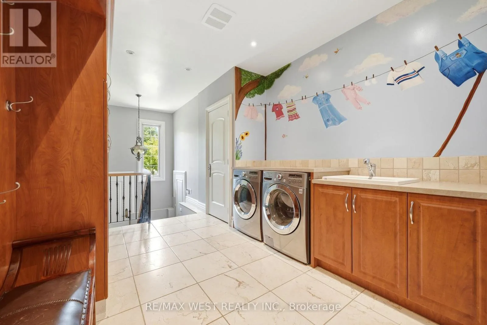 2 KINGSWOOD DRIVE