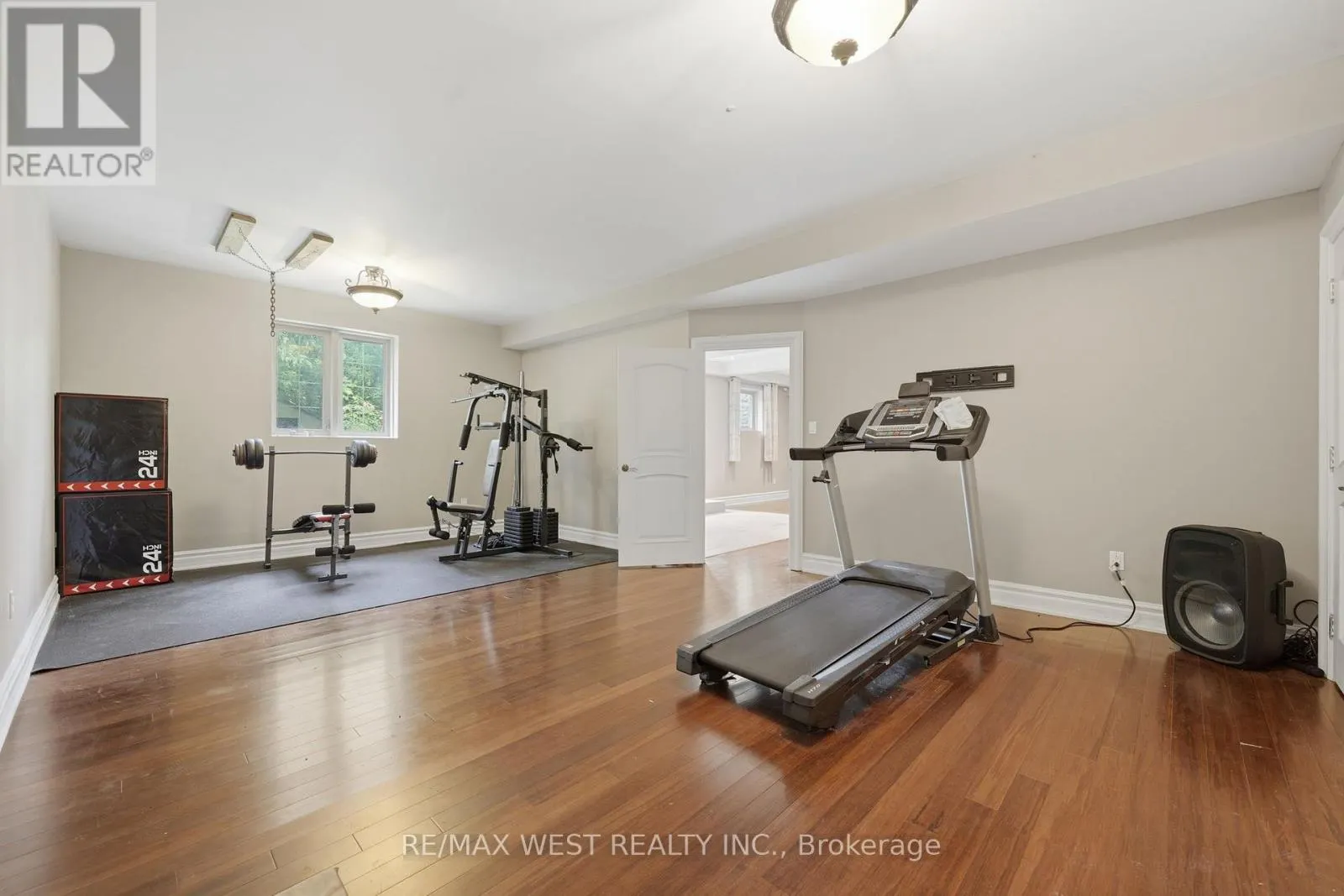 2 KINGSWOOD DRIVE