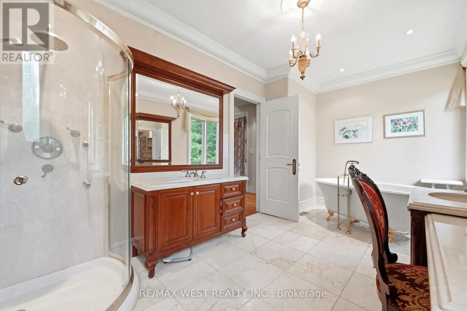 2 KINGSWOOD DRIVE