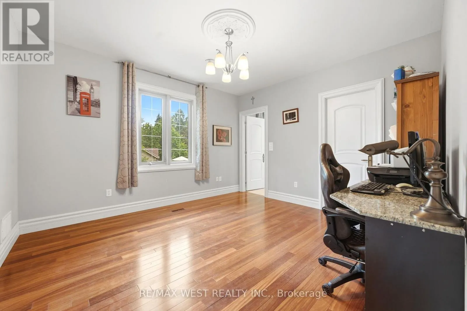 2 KINGSWOOD DRIVE