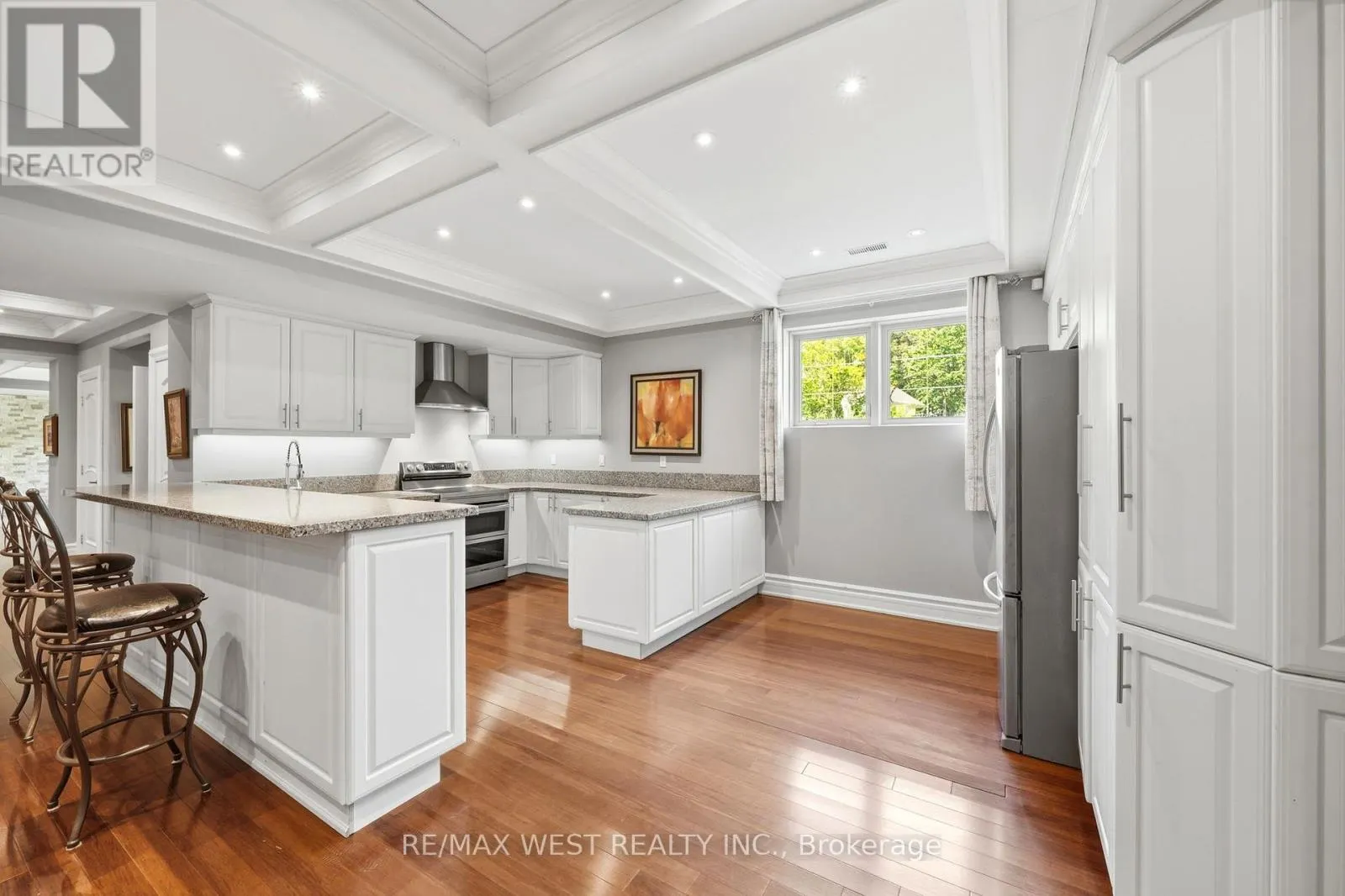 2 KINGSWOOD DRIVE