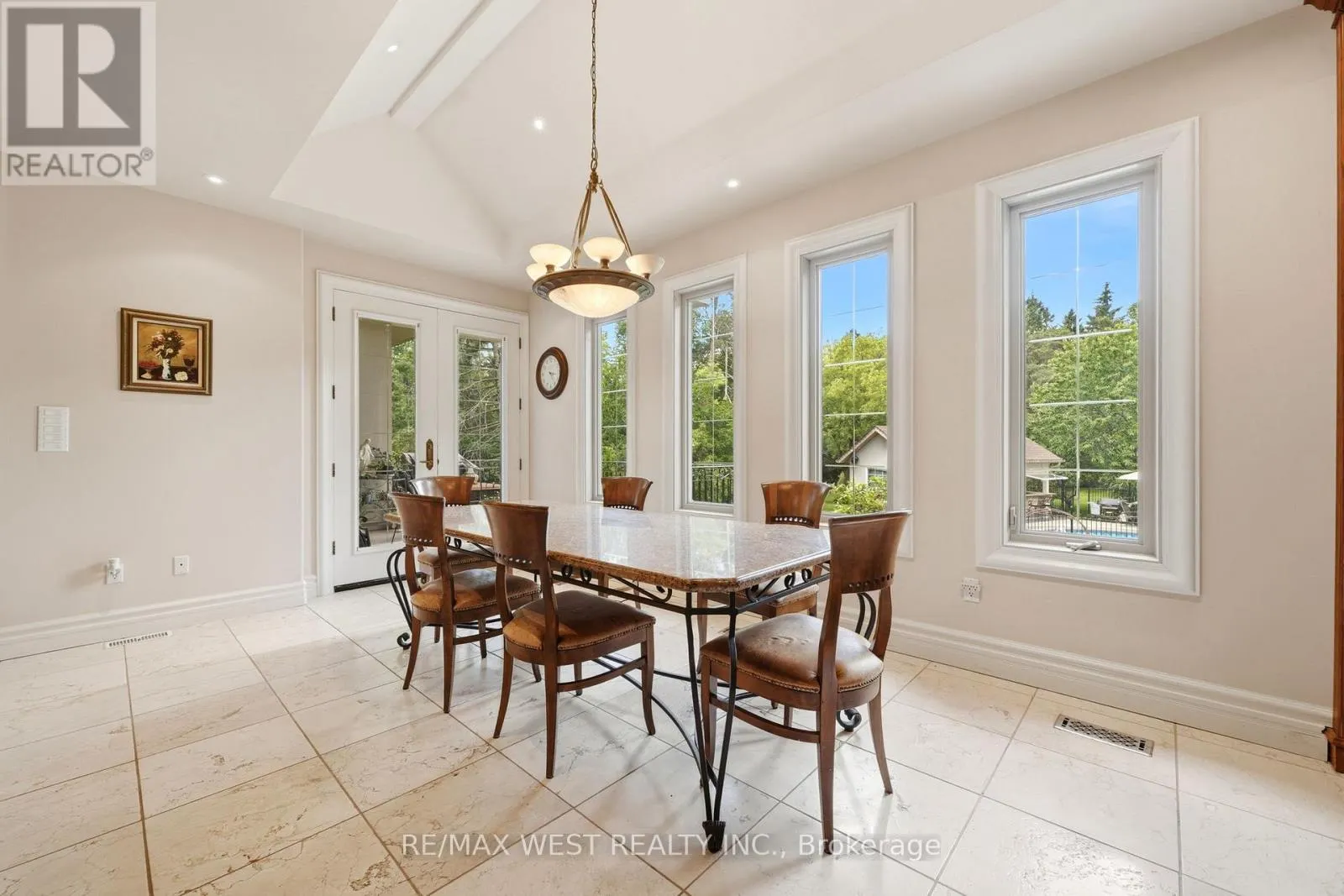 2 KINGSWOOD DRIVE