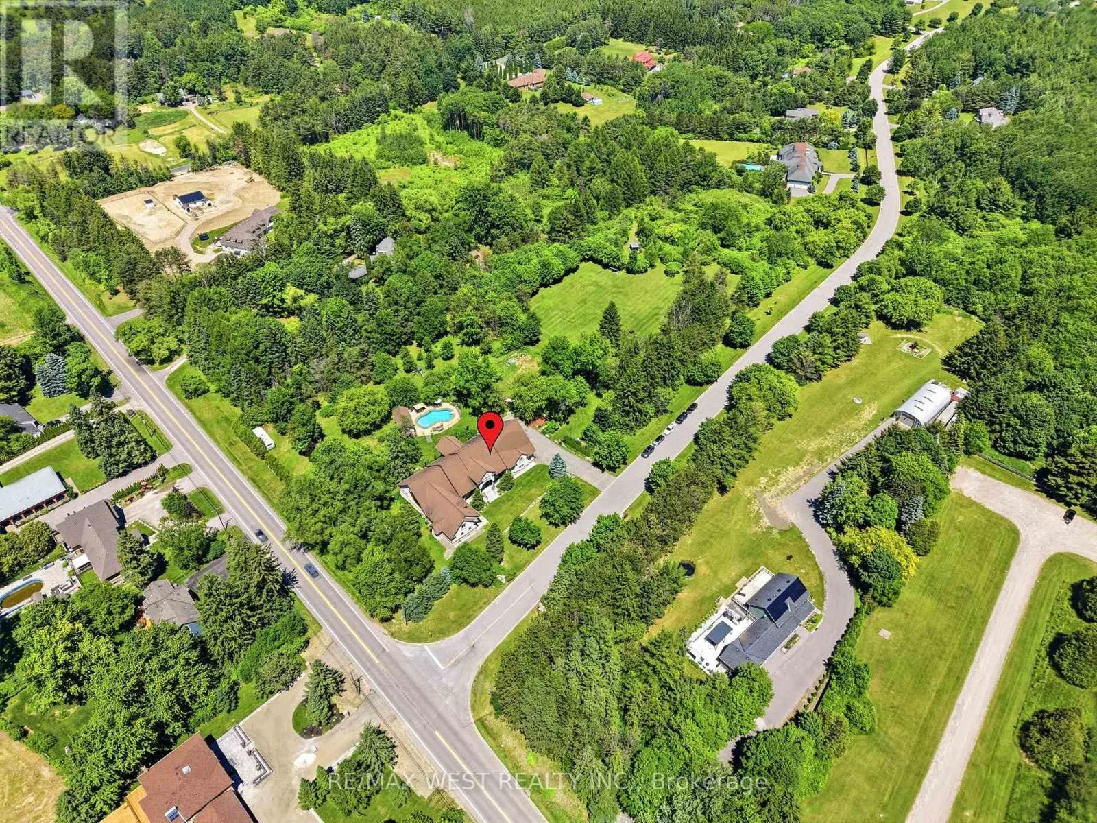 2 KINGSWOOD DRIVE