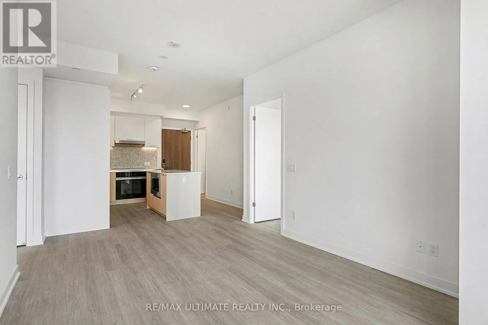 727 - 8188 YONGE STREET