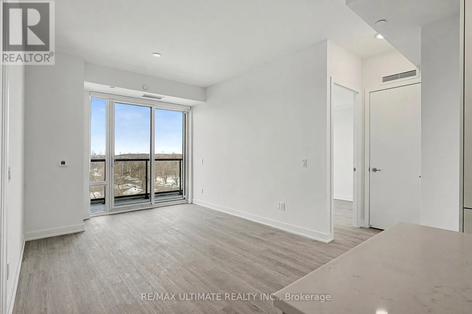 727 - 8188 YONGE STREET