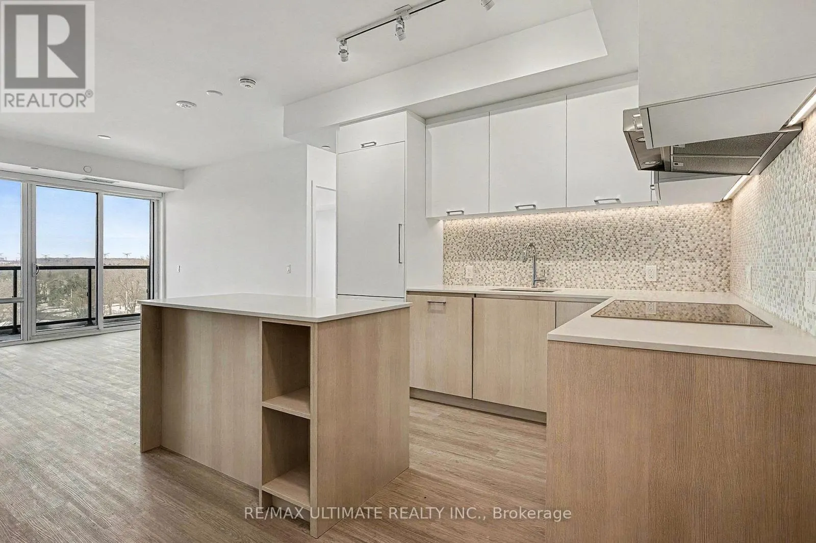 727 - 8188 YONGE STREET