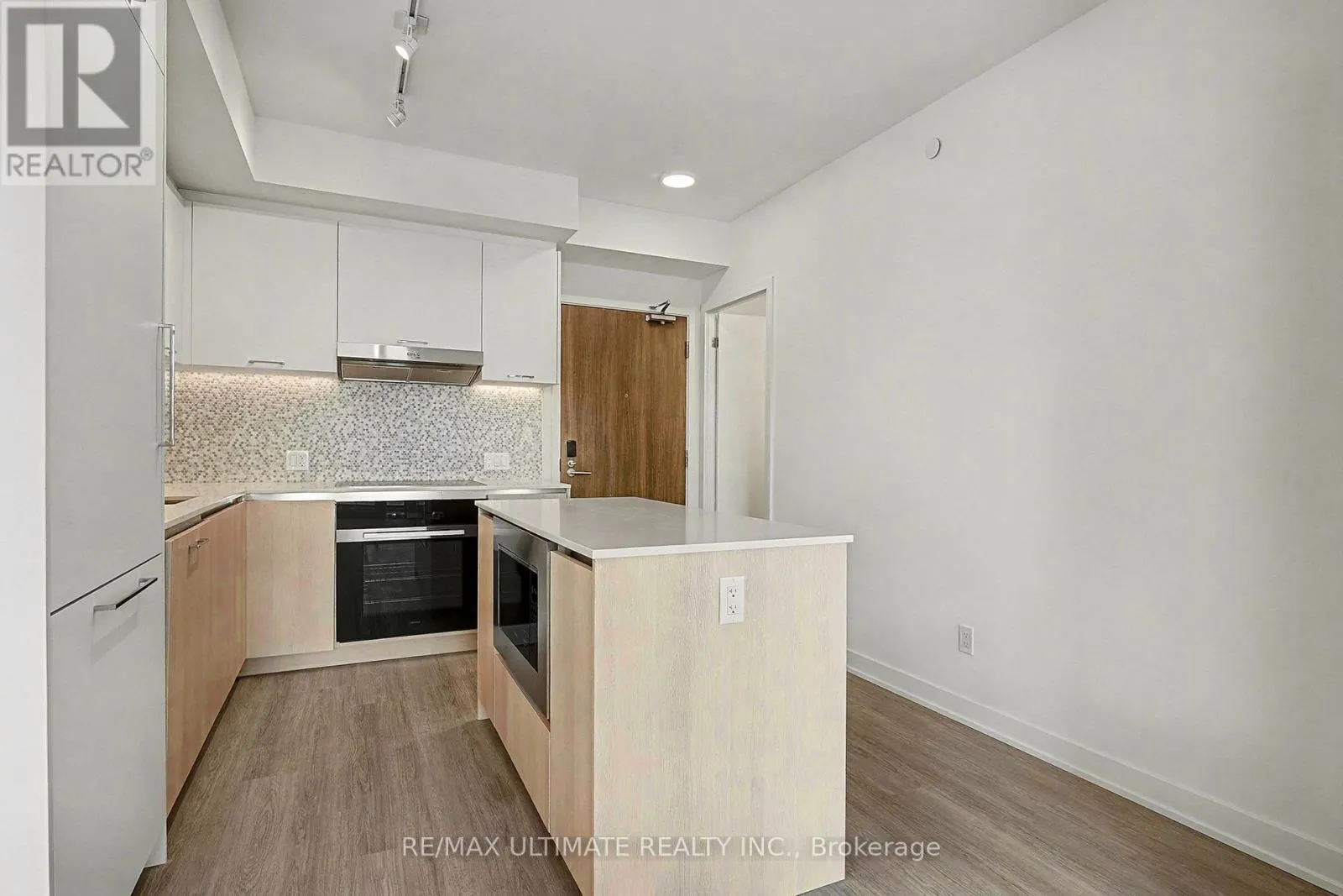 727 - 8188 YONGE STREET