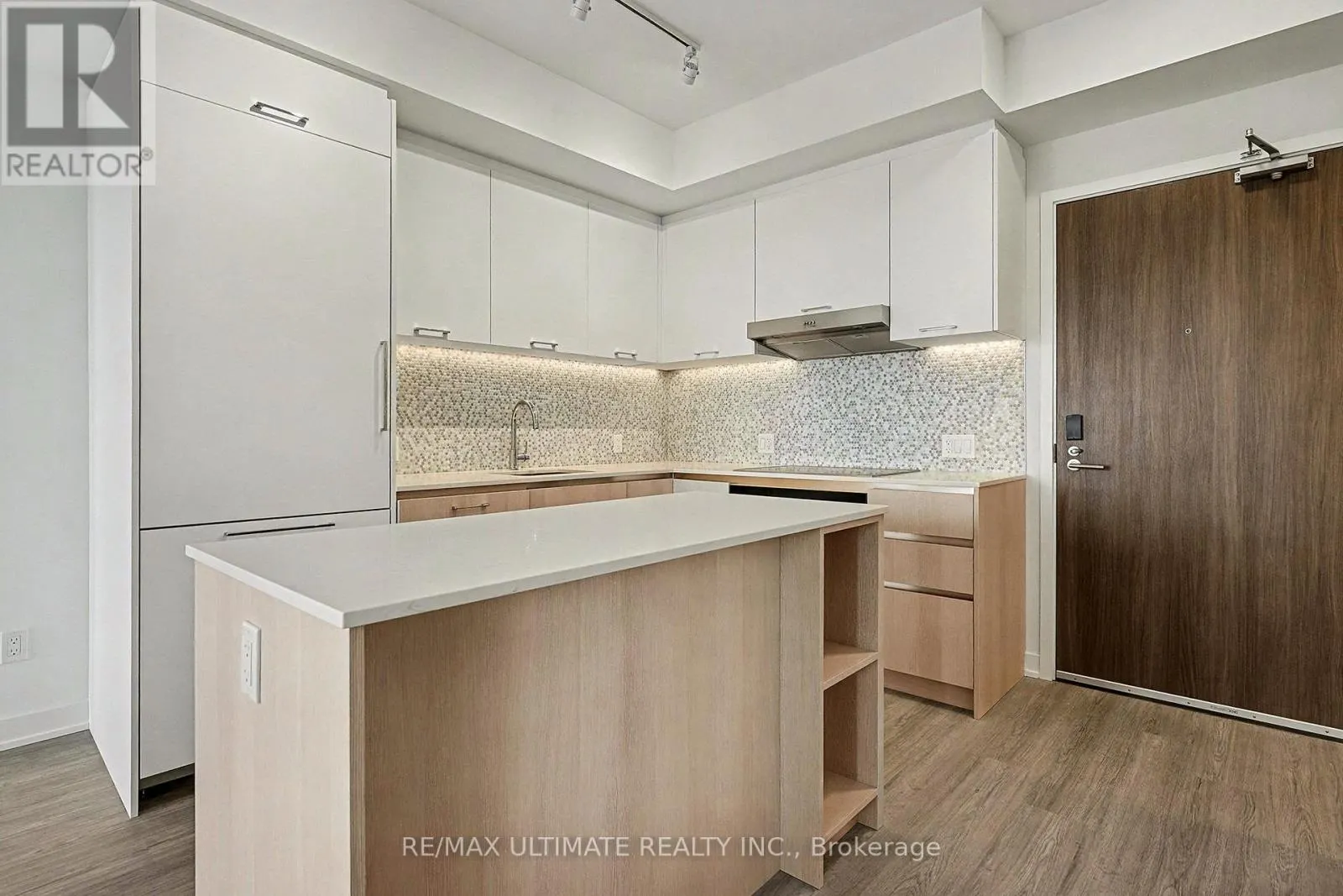 727 - 8188 YONGE STREET