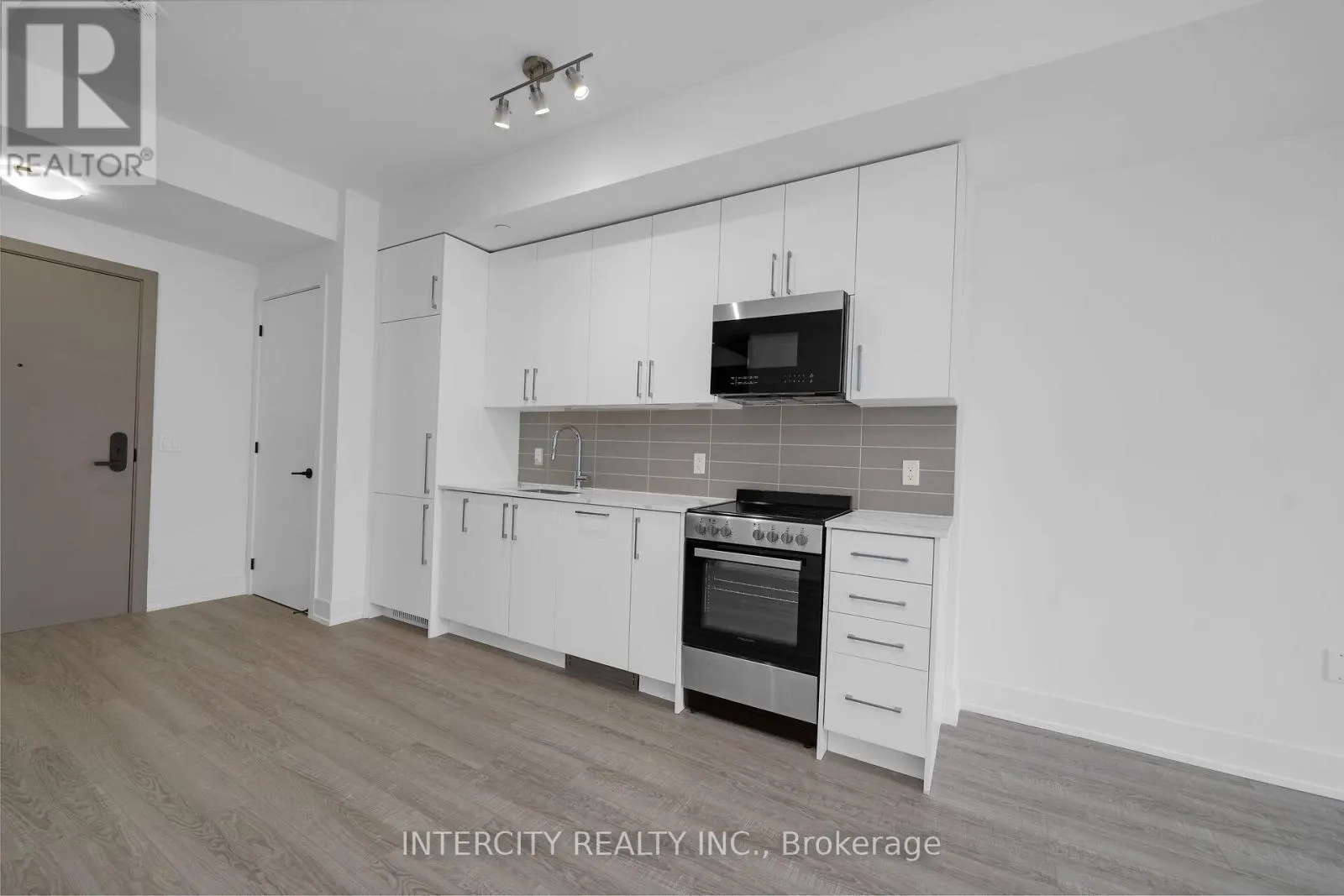 230 - 2075 KING ROAD