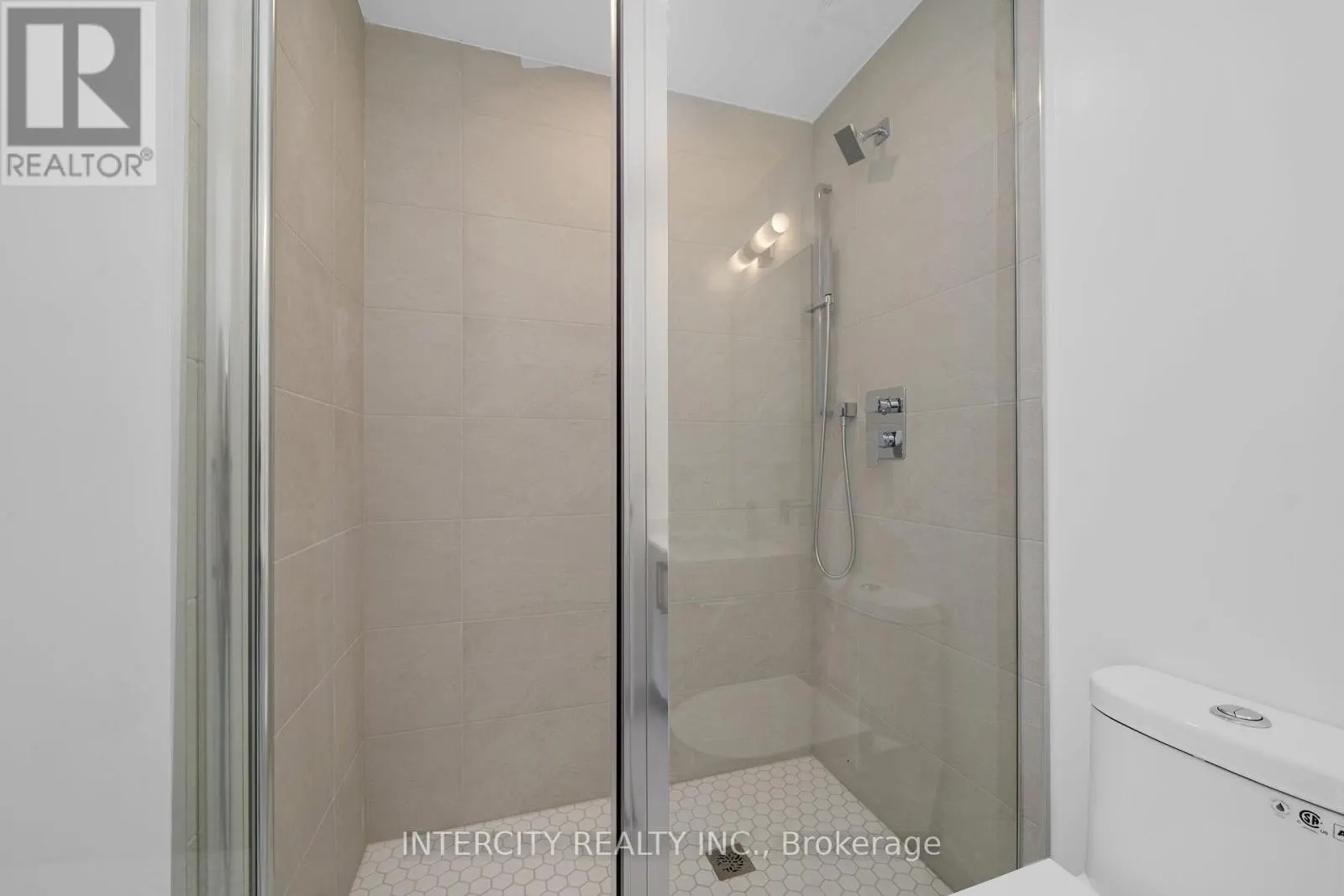 230 - 2075 KING ROAD