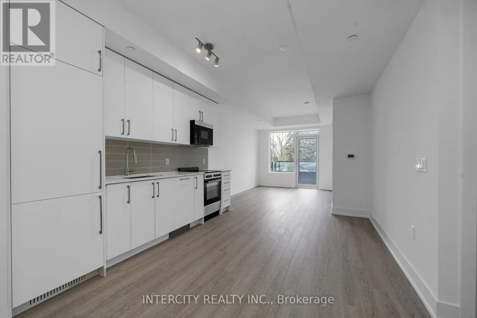 230 - 2075 KING ROAD