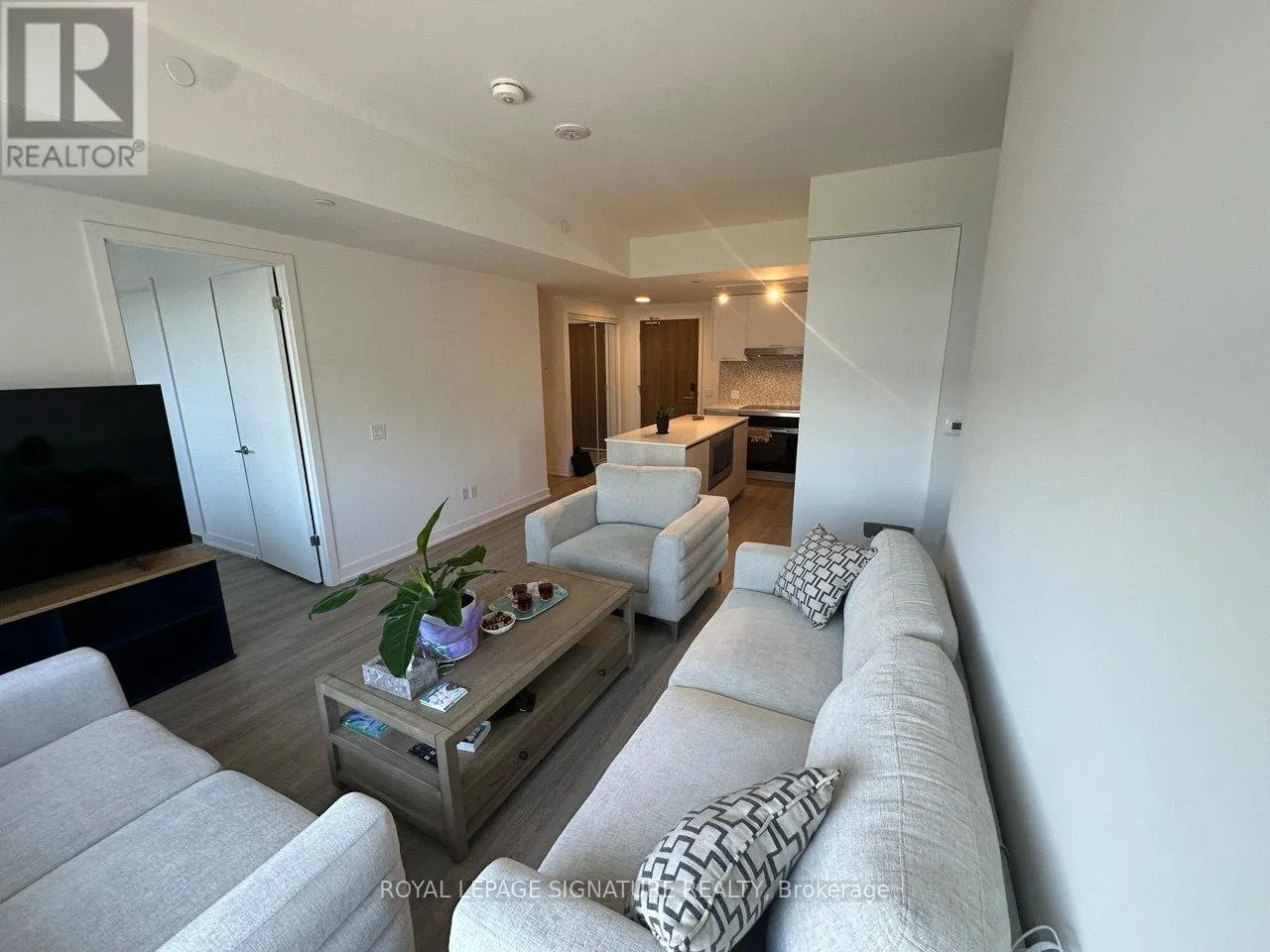 222 - 8188 YONGE STREET