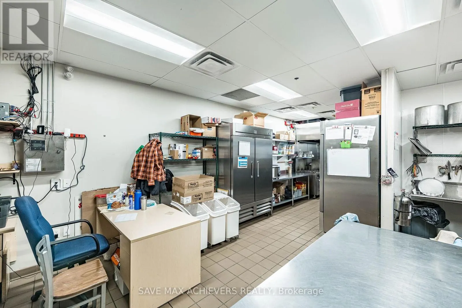 B11 - 9600 ISLINGTON AVENUE