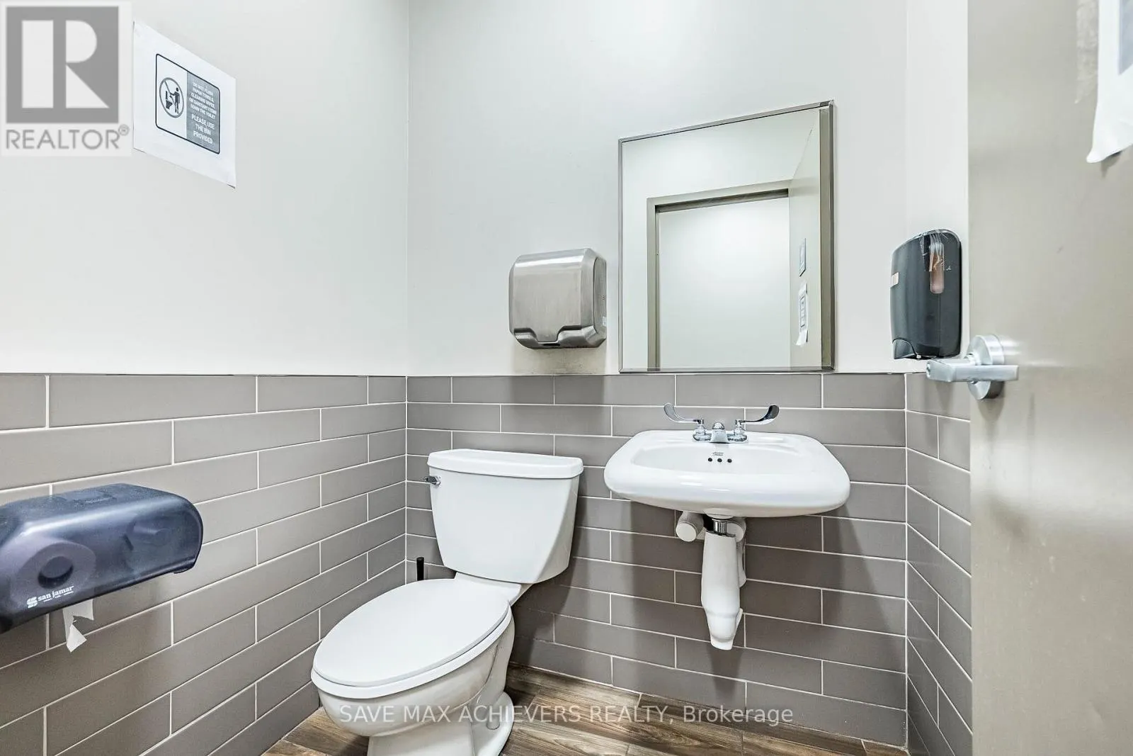 B11 - 9600 ISLINGTON AVENUE