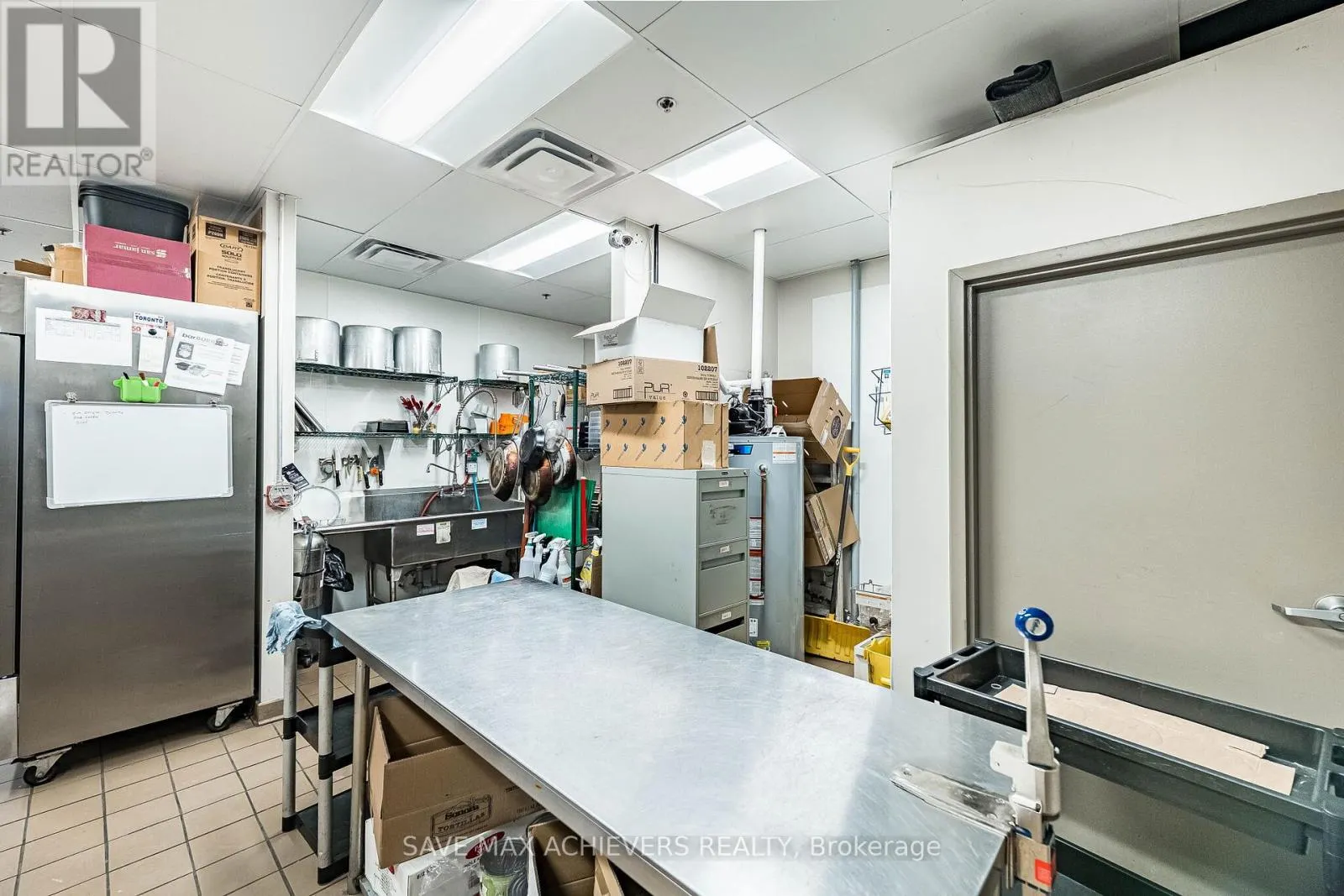 B11 - 9600 ISLINGTON AVENUE