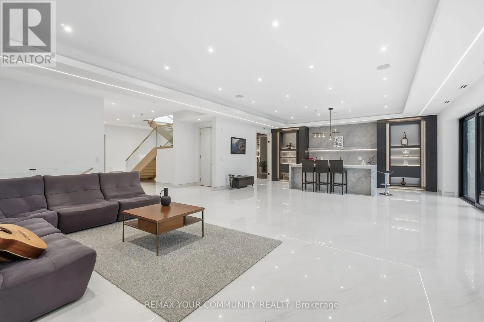 35 RIVERSIDE BOULEVARD