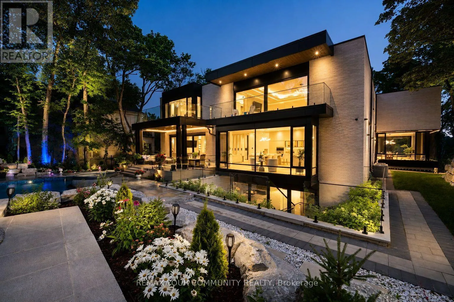 35 RIVERSIDE BOULEVARD