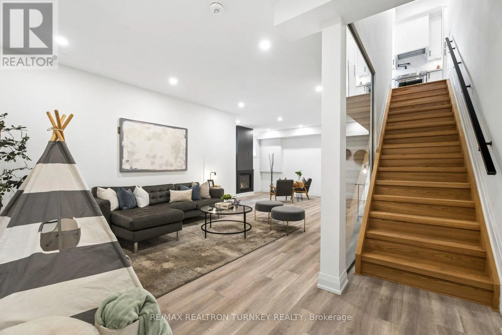 271 MAIN STREET N
