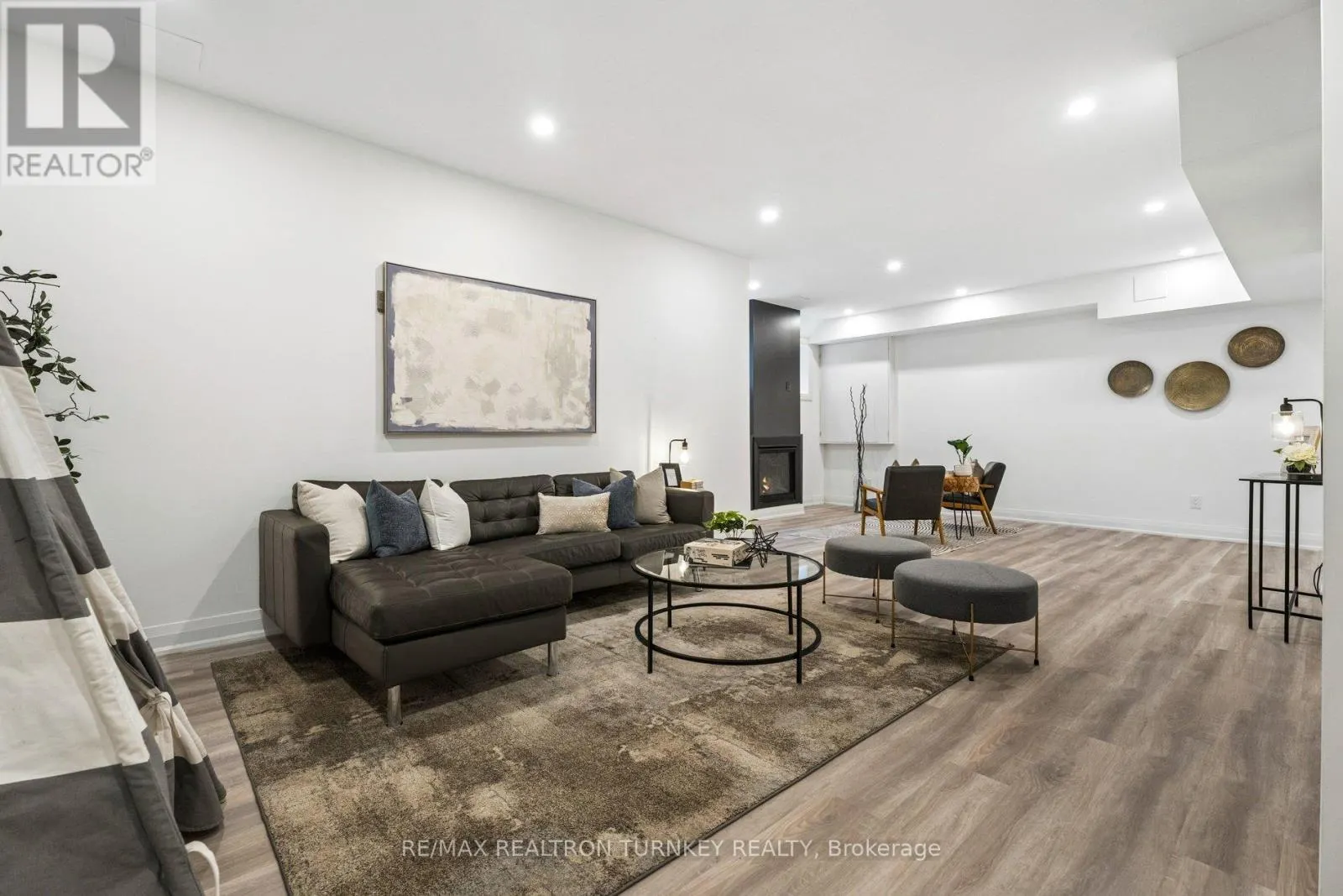 271 MAIN STREET N