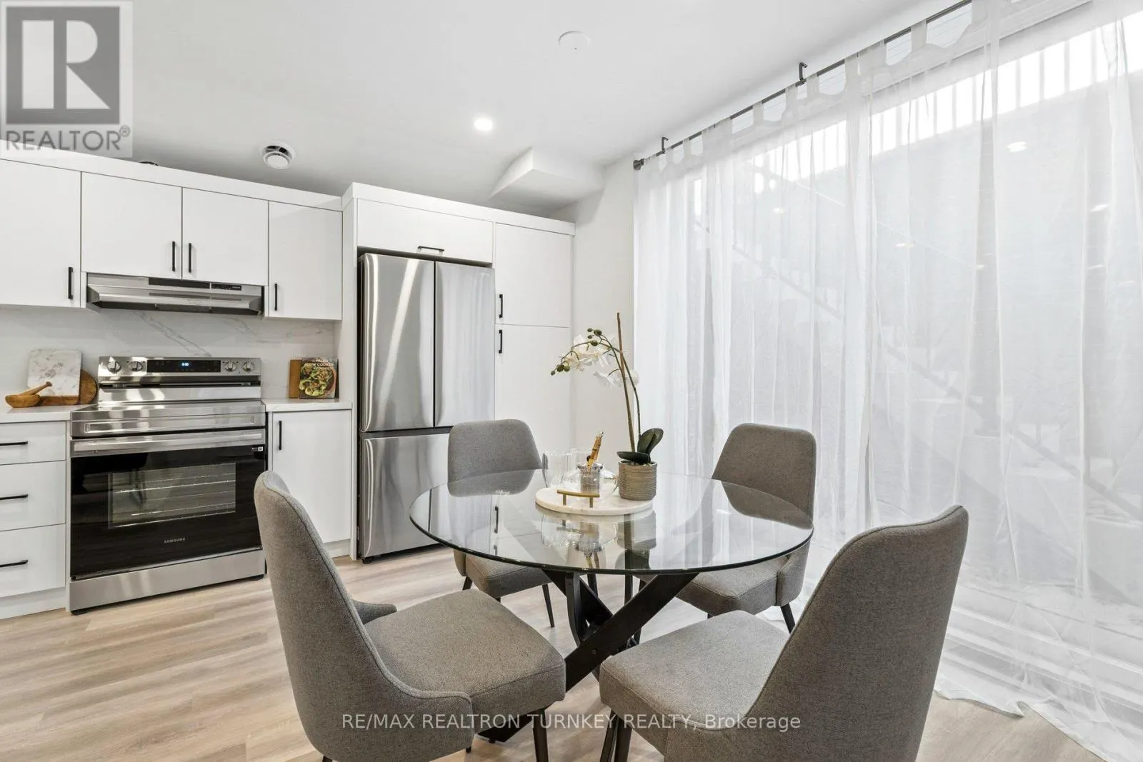 271 MAIN STREET N