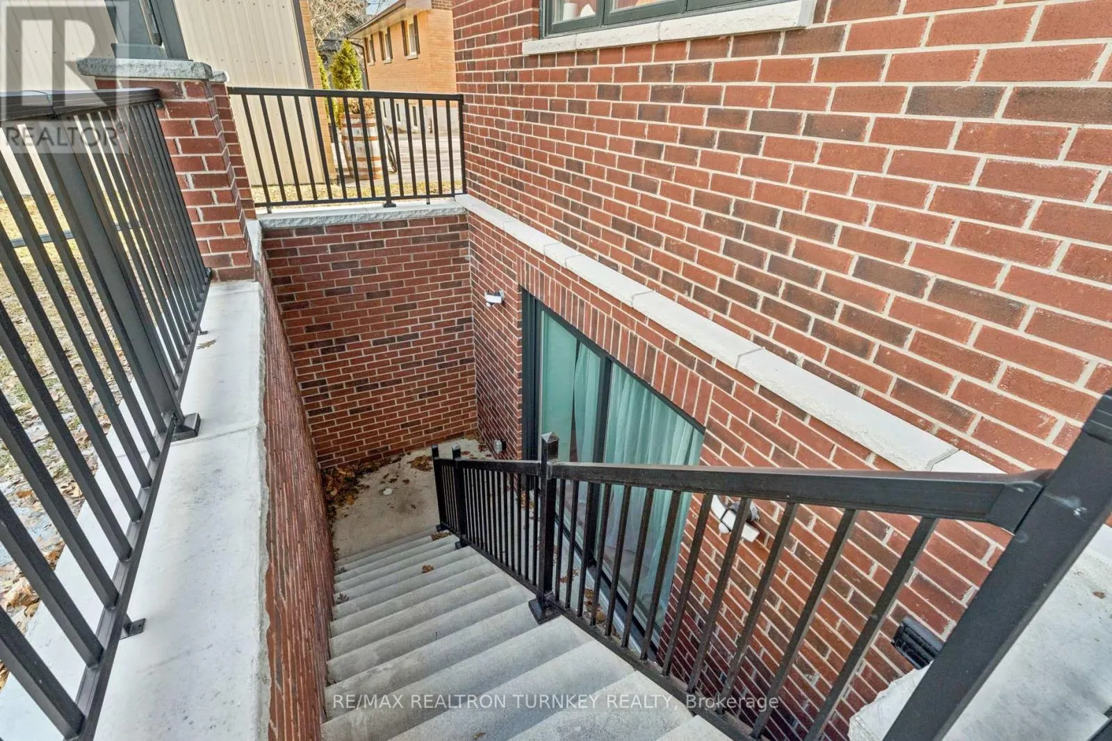 271 MAIN STREET N