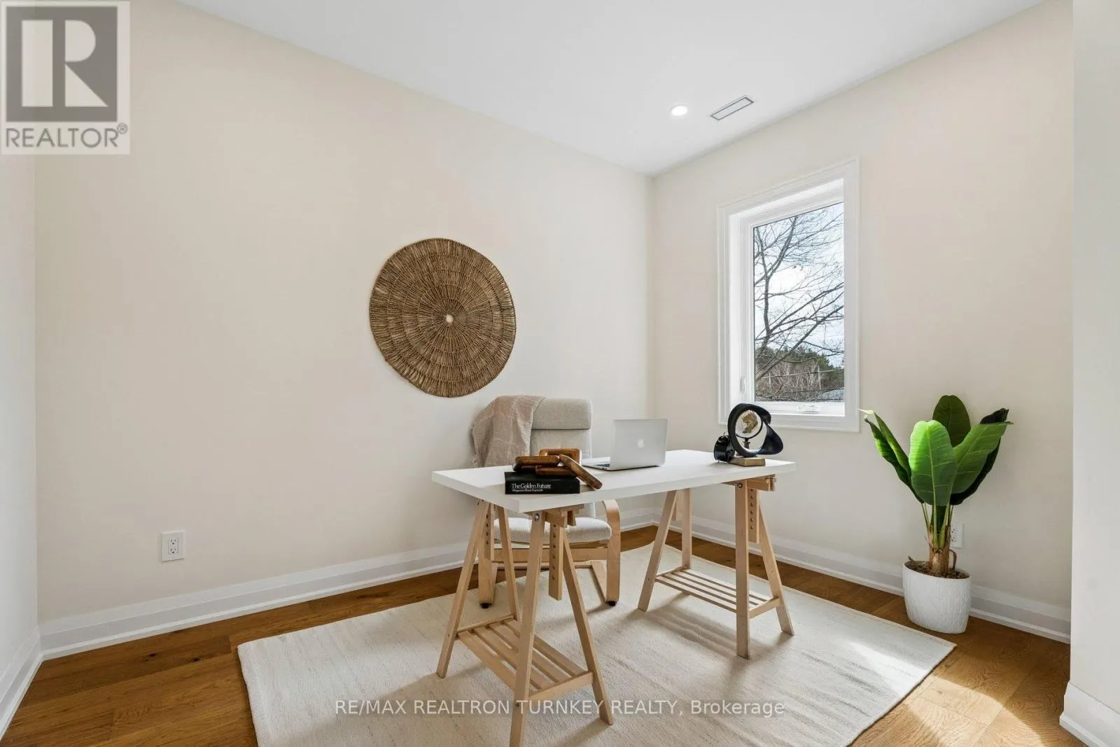271 MAIN STREET N