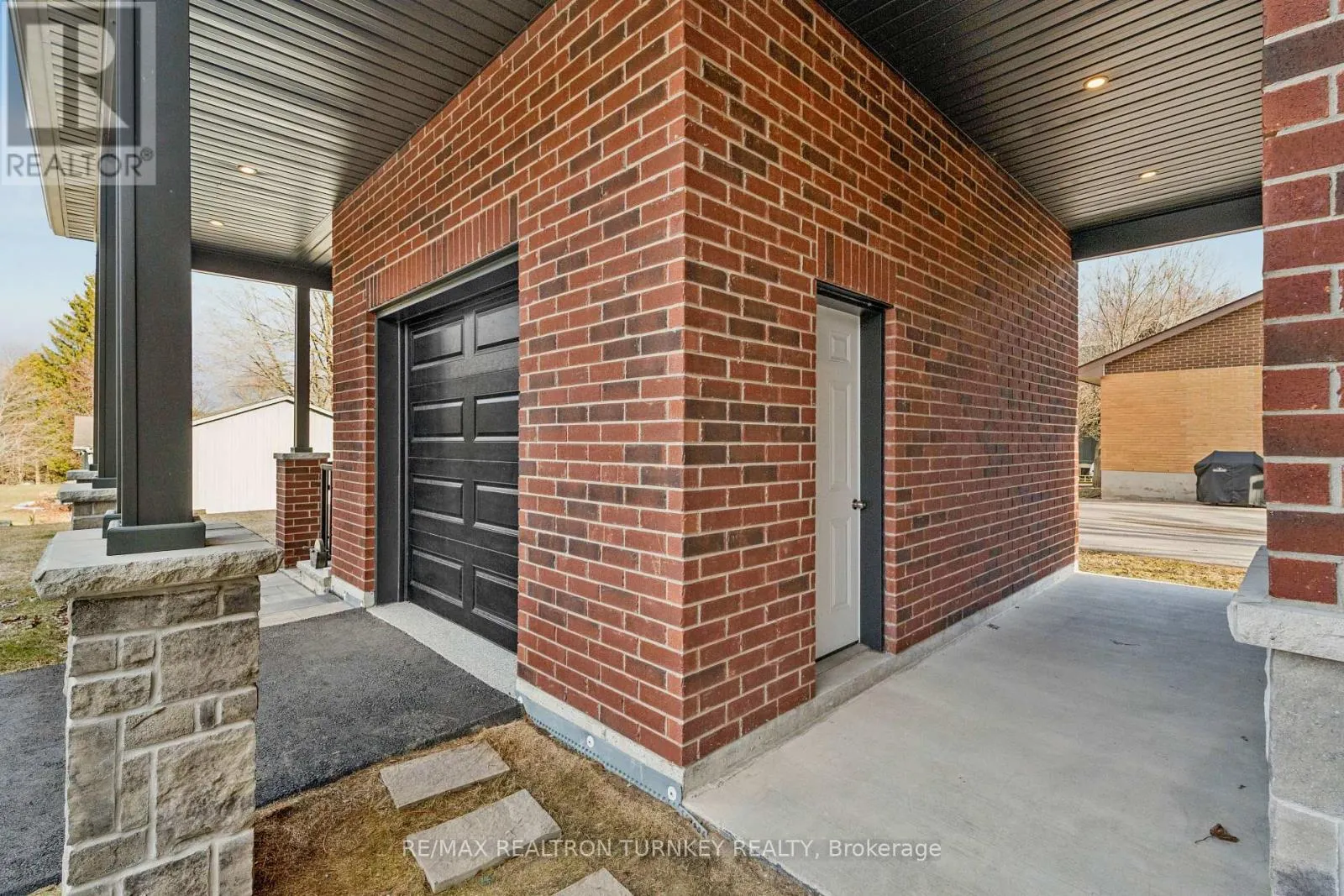 271 MAIN STREET N