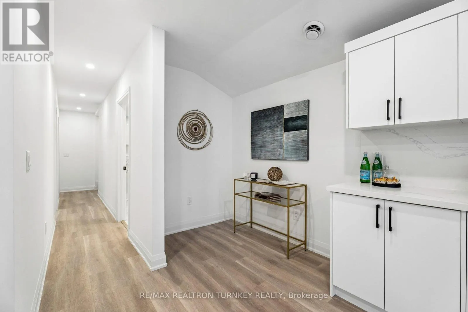 271 MAIN STREET N