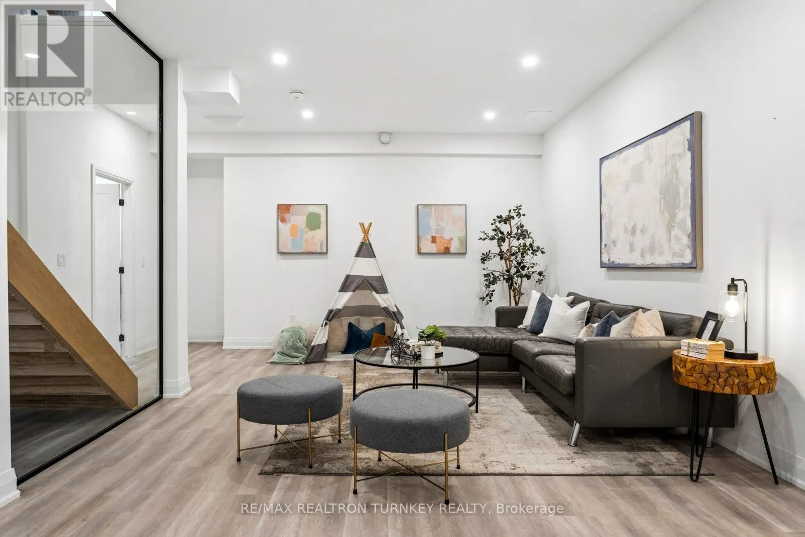 271 MAIN STREET N