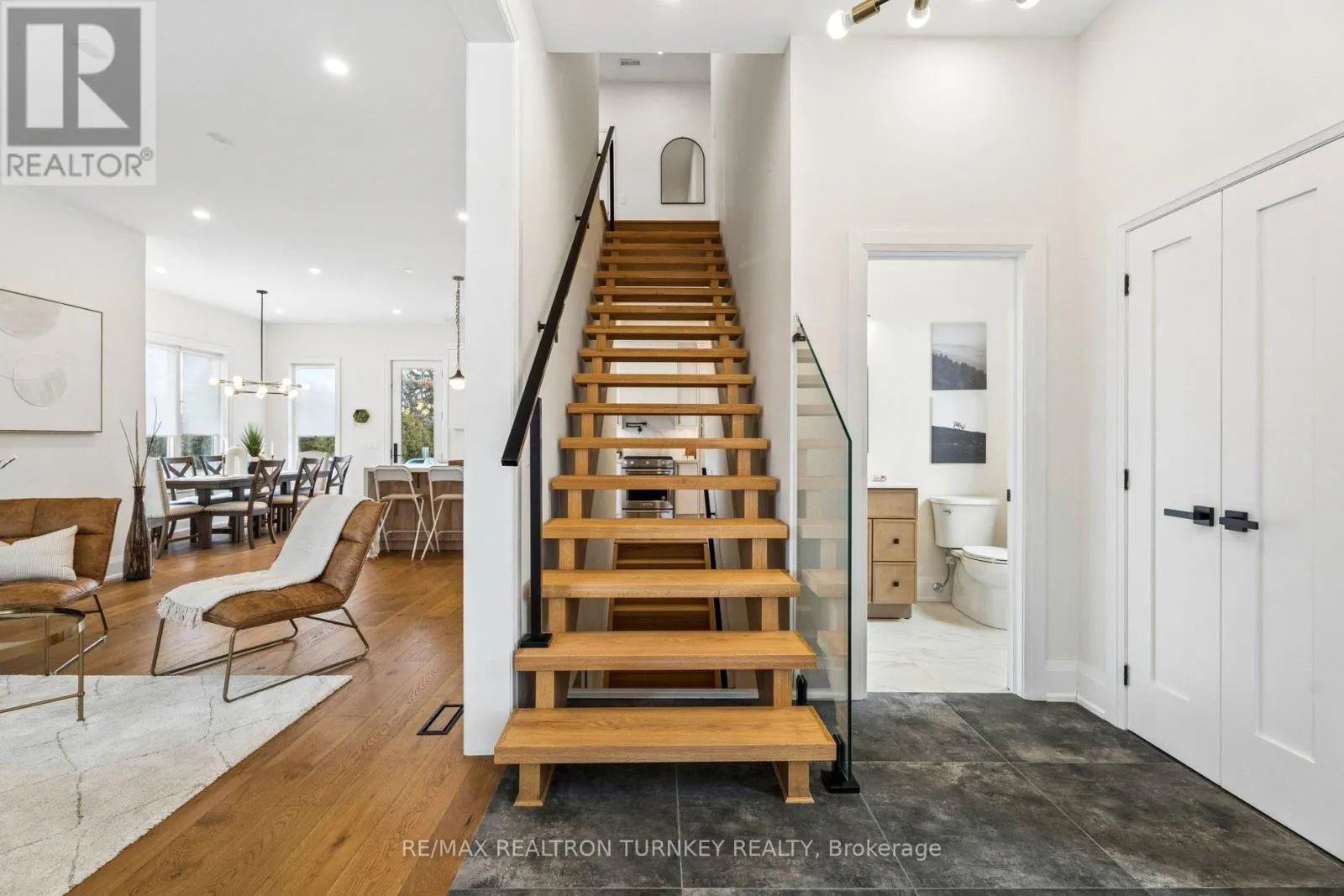 271 MAIN STREET N