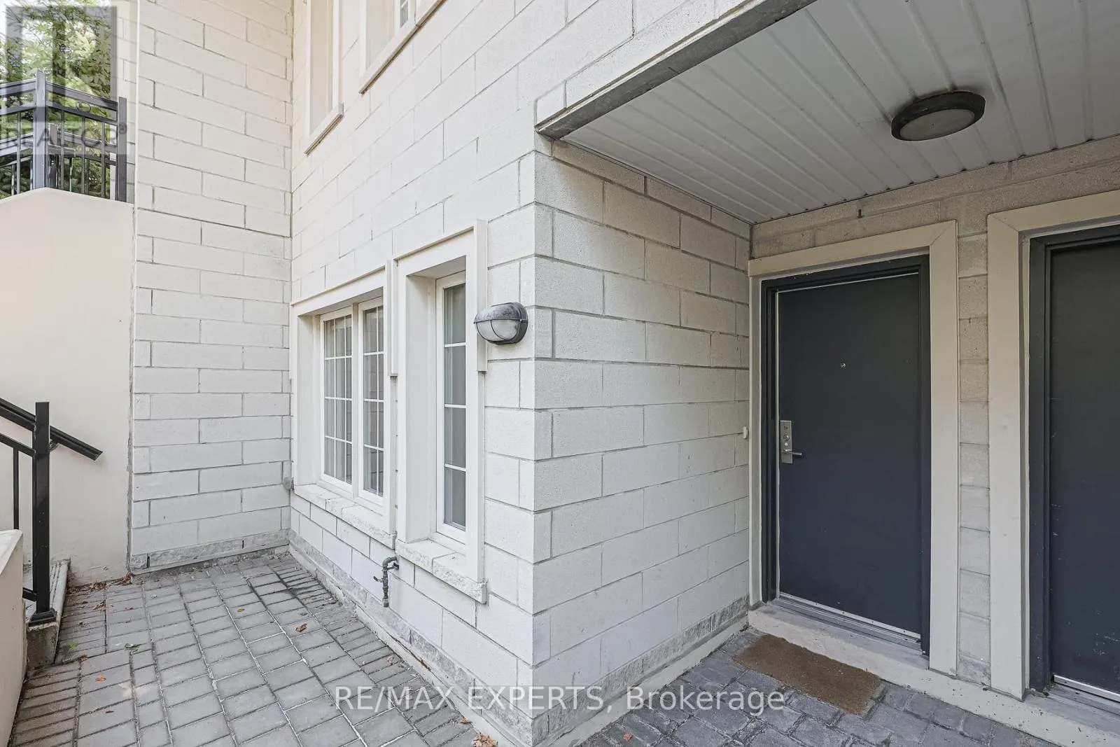 B11 - 26 BRUCE STREET W