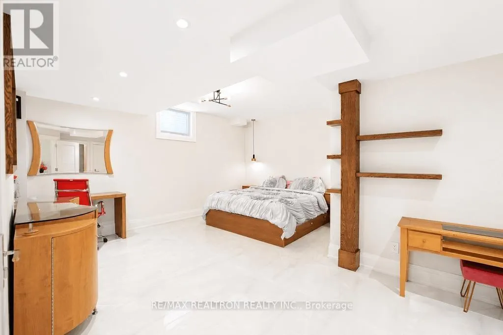 26 SIR HENRY COURT
