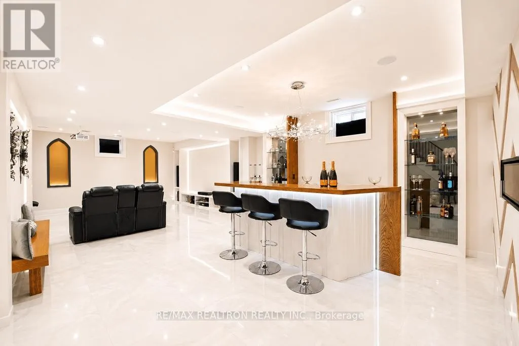 26 SIR HENRY COURT
