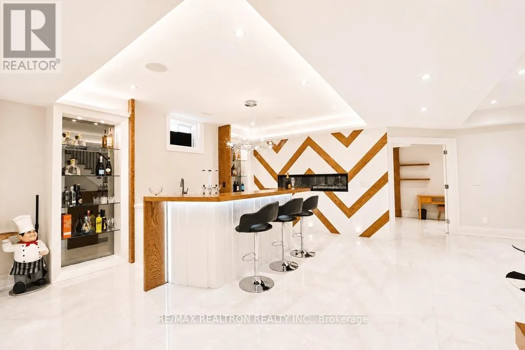 26 SIR HENRY COURT
